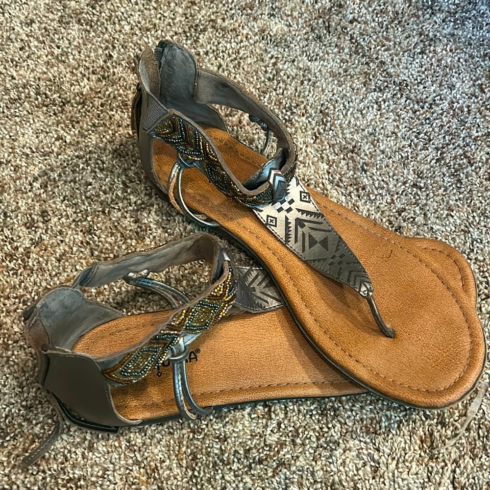 Minnetonka Sandal Sz 9.5